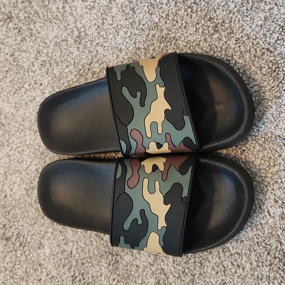 Boys Camo Slides